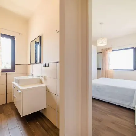 Villa Susy Sea View With Pool דירה *