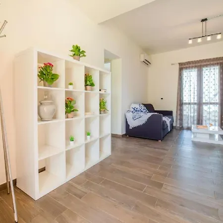 Villa Susy Sea View With Pool אוגוסטה